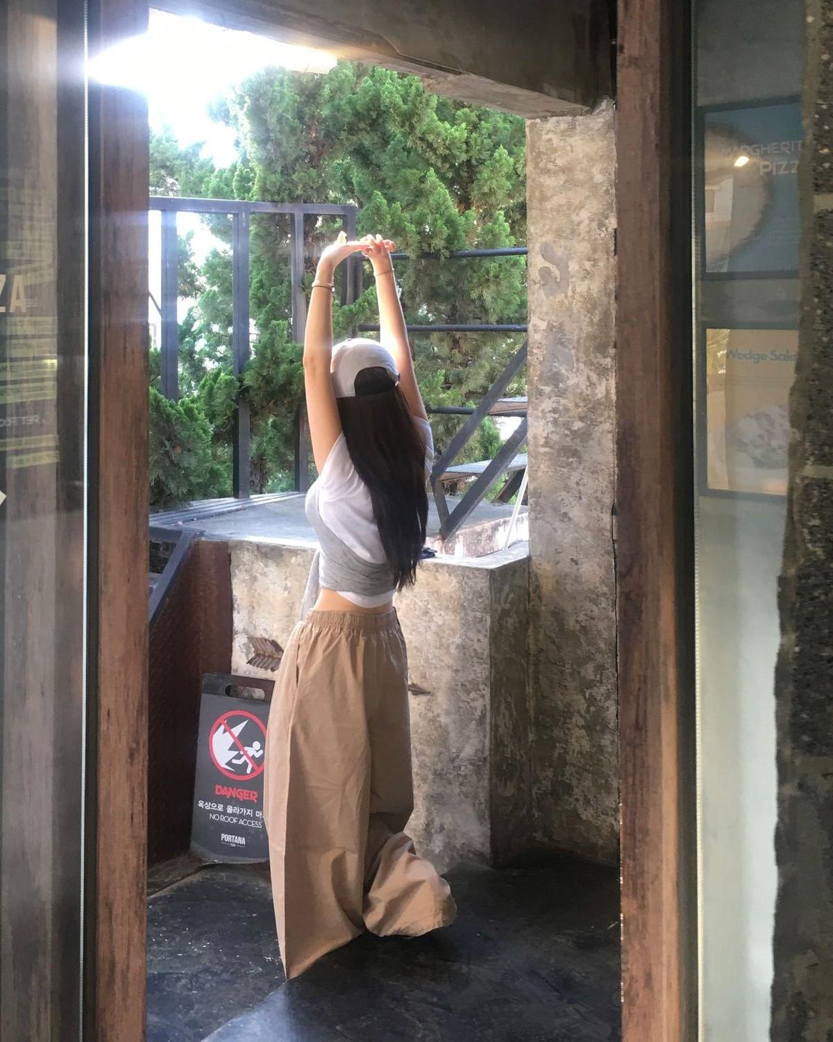 Những Gì Bị Giấu Dưới Tầng Hầm