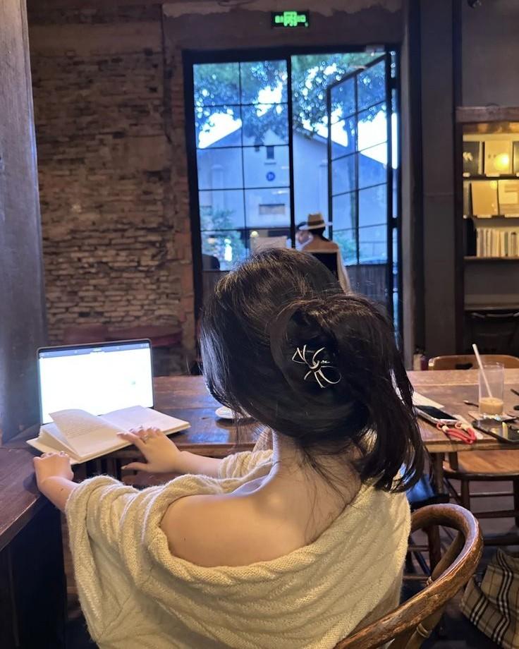 Giang Sơn Làm Sính Lễ