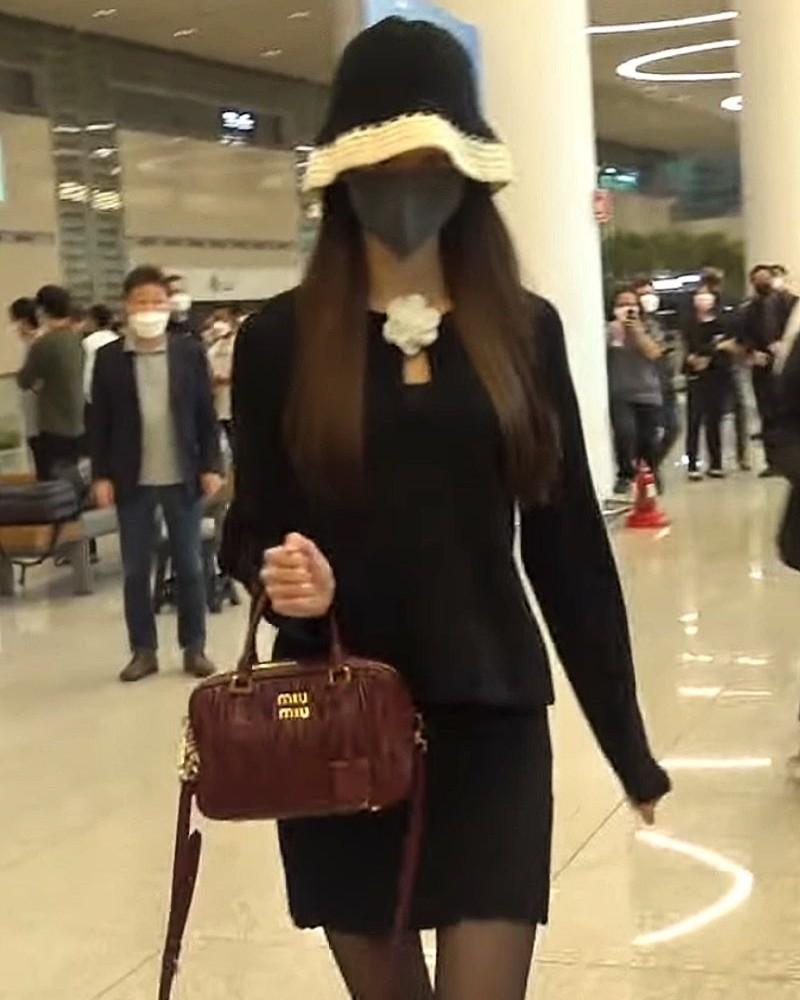 Năm Triệu Đi Du Lịch Thế Giới, Không Một Xu Cho Con