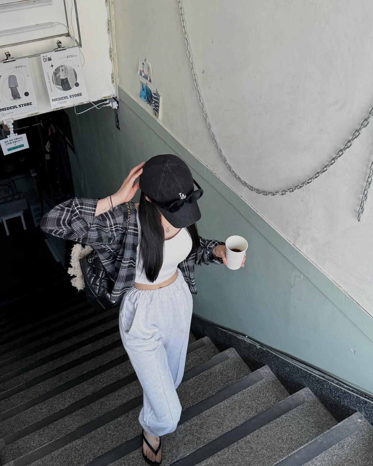 Ly Hôn 7 Năm, Gặp Lại Trên App Giao Đồ Ăn