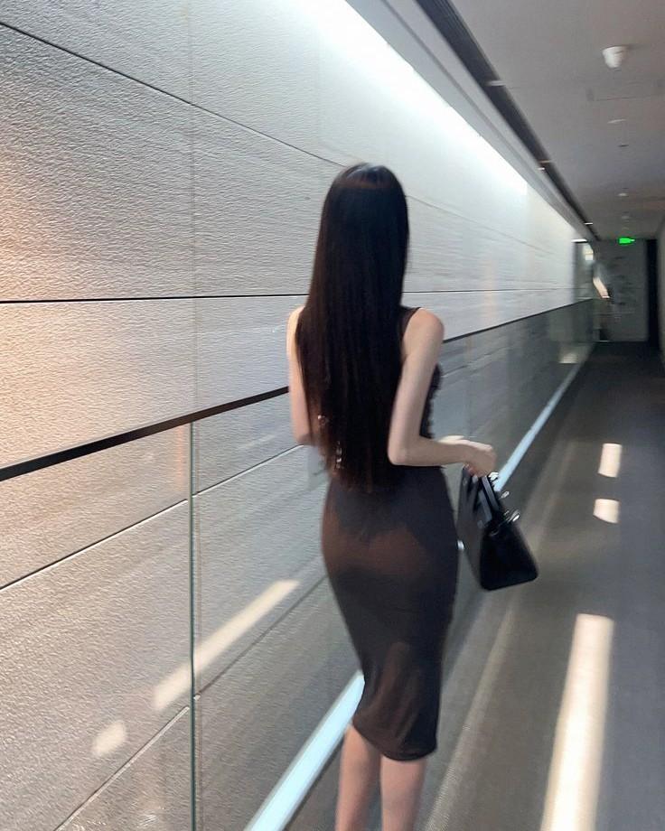 Phía Sau Ánh Mắt Anh Là Xiềng Xích