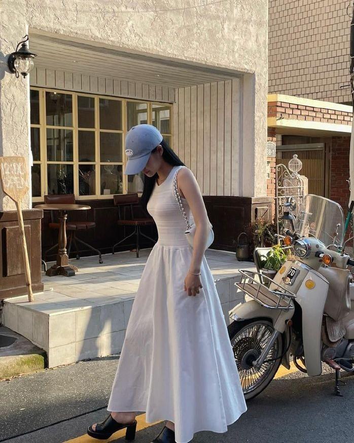 Anh Đã Ôm Lấy Người Mà Tôi Ghét Nhất