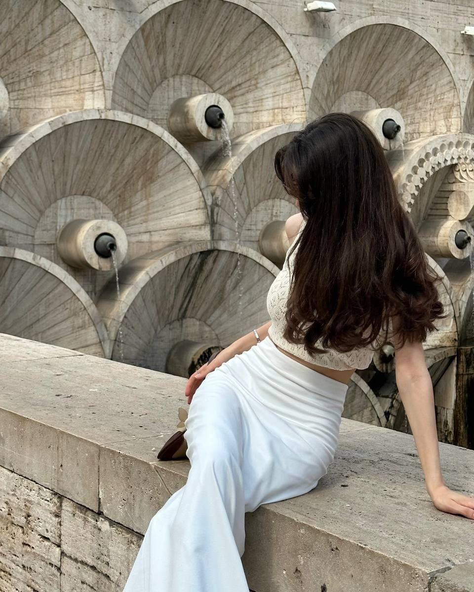 Nửa Chia Đều, Nửa Giấu Kín