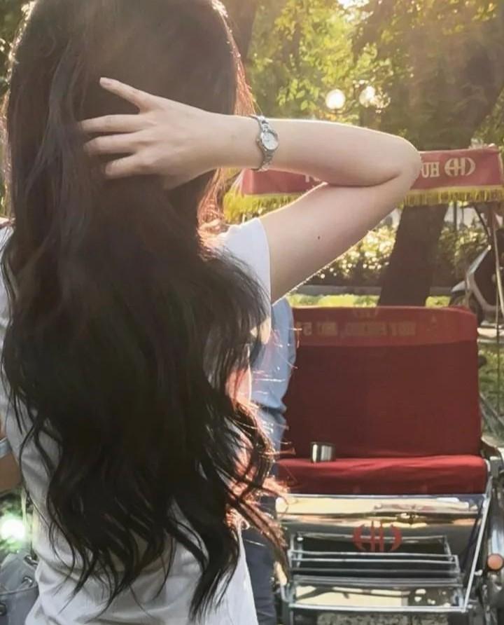 Bị Học Sinh Livestream Vu Oan, Tôi Khiến Cô Ta Thân Bại Danh Liệt