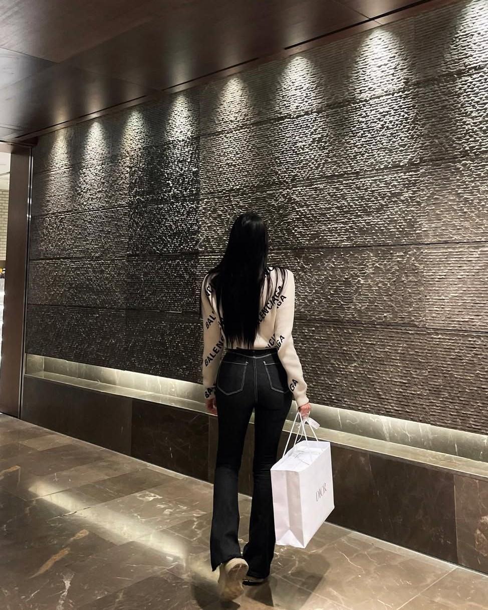 Chồng Và Em Gái Bạn Thân Lăn Lộn Trên Giường