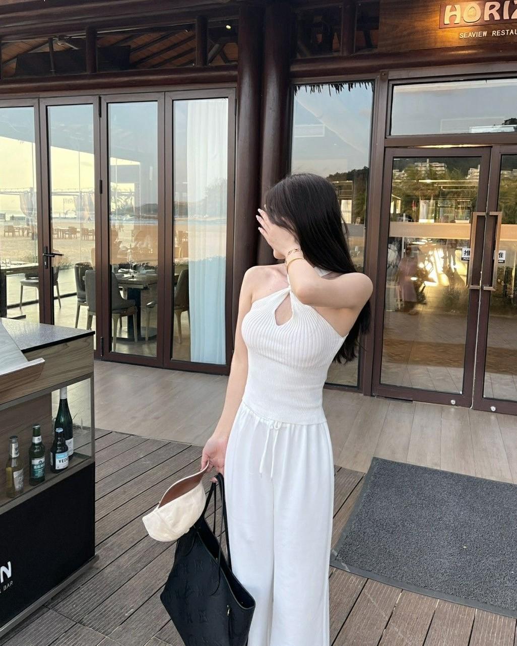 Gặp Mặt Ngoài Đời Với Nam Chính Tổng Tài Bá Đạo