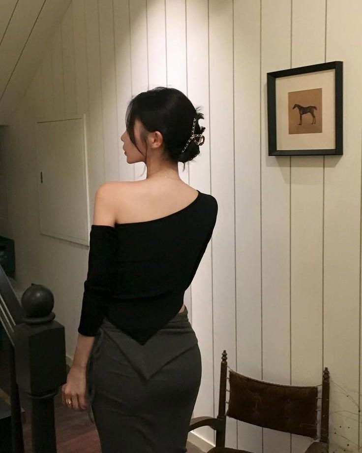 Trọng Sinh Thành Em Gái Bị Vứt Bỏ Của Nam Chính