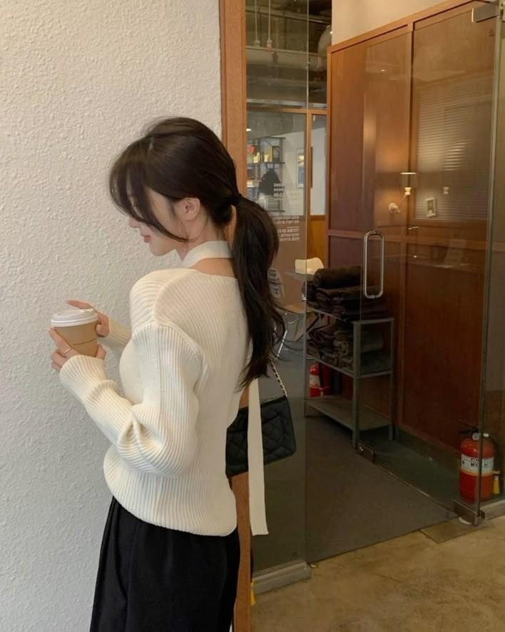 Con Bò Trong Xác Ai?