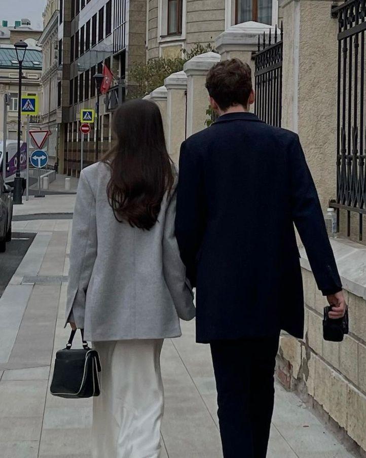 Nữ Chủ Và Con Sói Thông Minh