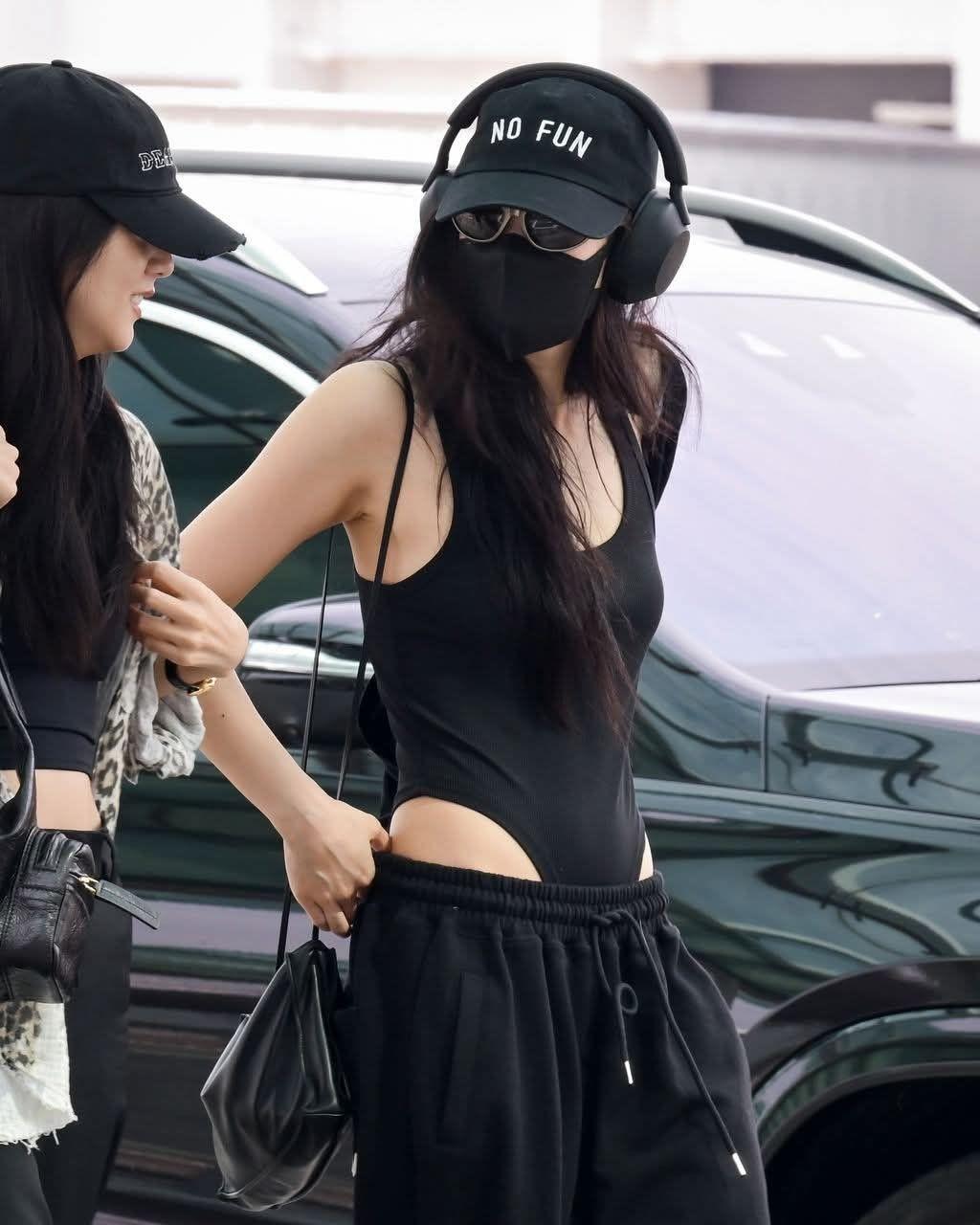 Tầng Trên Trọng Sinh, Tầng Dưới Xuyên Không, Còn Tôi Thì Muốn Ly Hôn