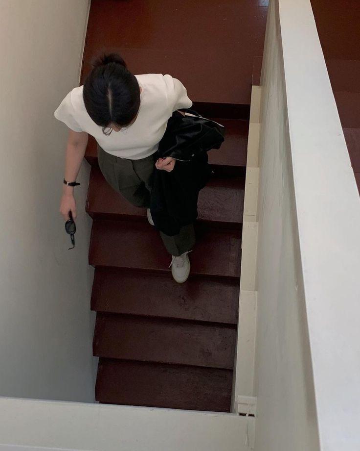 Gầm Giường Có Chó, Trên Giường Có Cặn