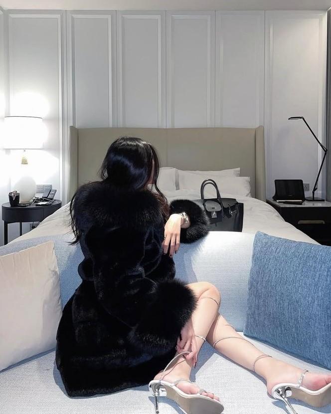 Dưới Ánh Trăng Có Những Bí Mật