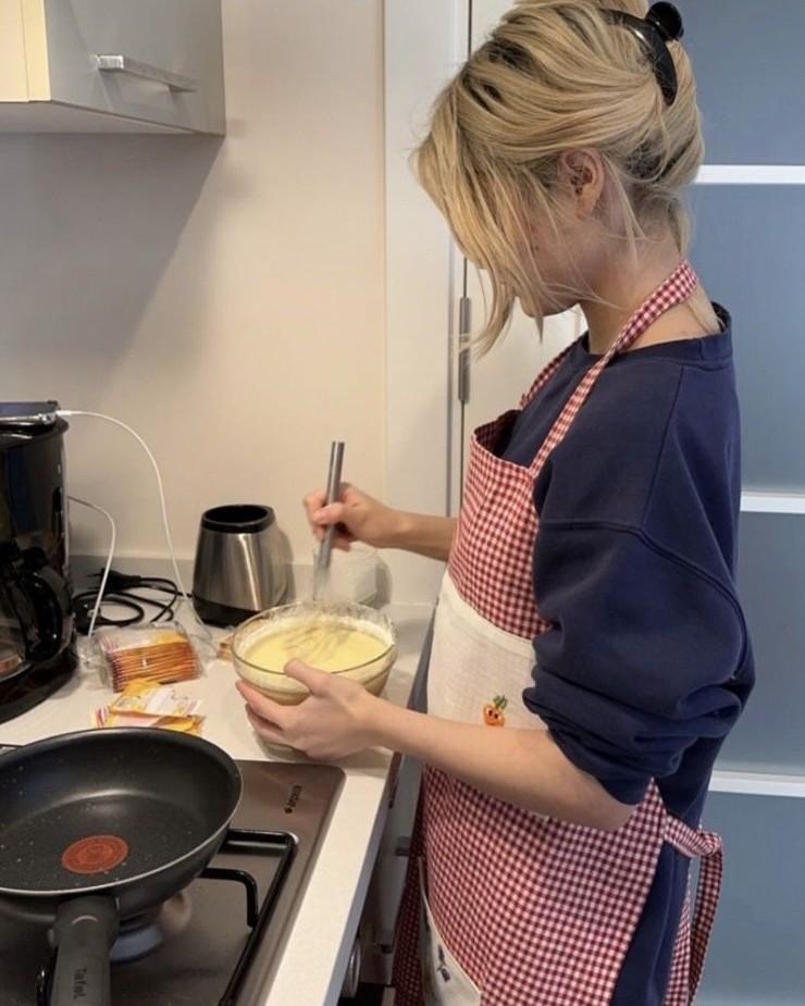 Vòng Tay Đỏ Trong Túi Rác