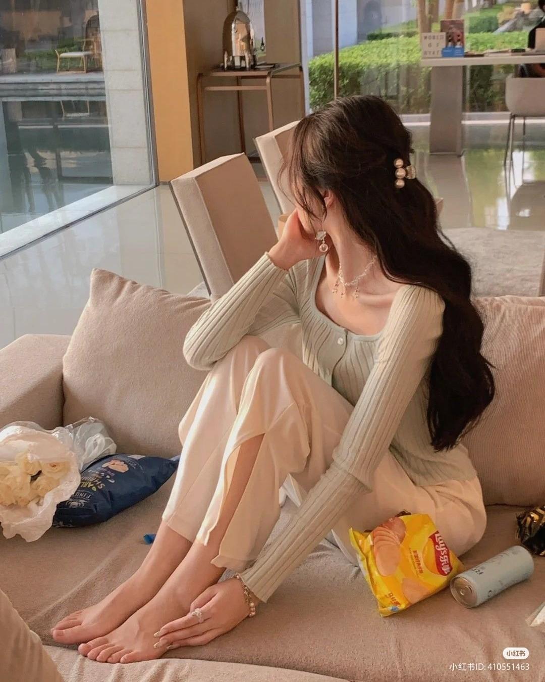 Không Còn Là Người Thay Thế