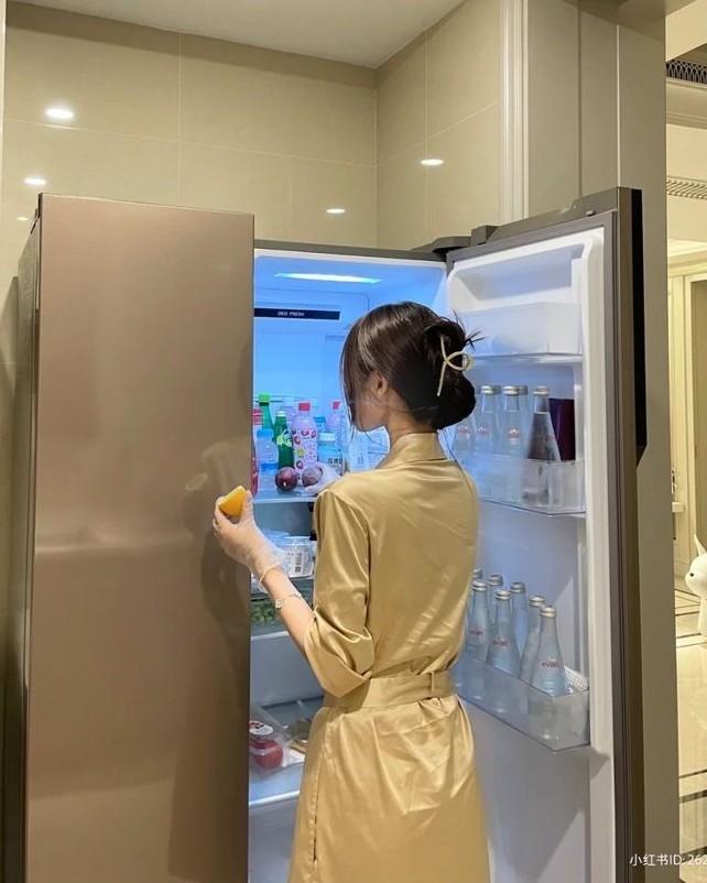 Người Đến Trước Mộ Tôi