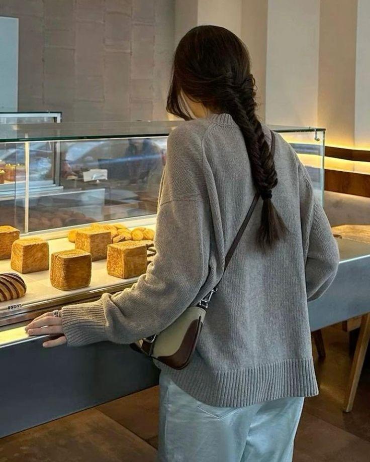 Bóng Lưng Dưới Ánh Đèn