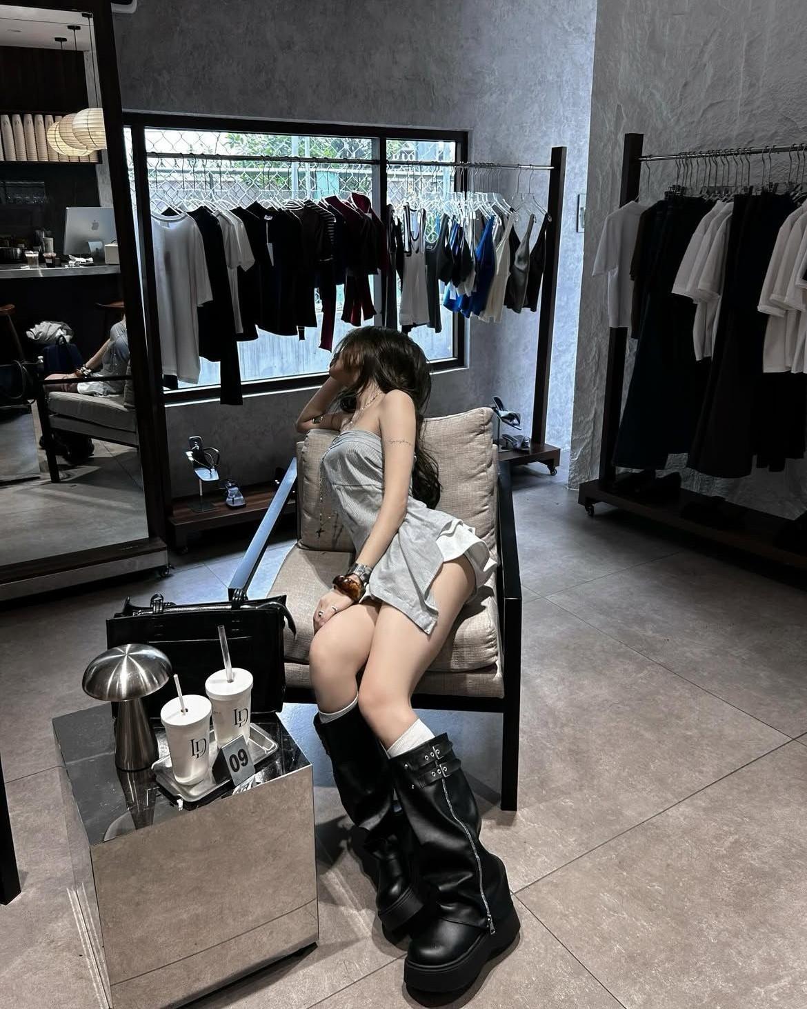 Vì Để Người Mình Yêu Được Hạnh Phúc, Tôi Theo Đuổi Chú Của Anh