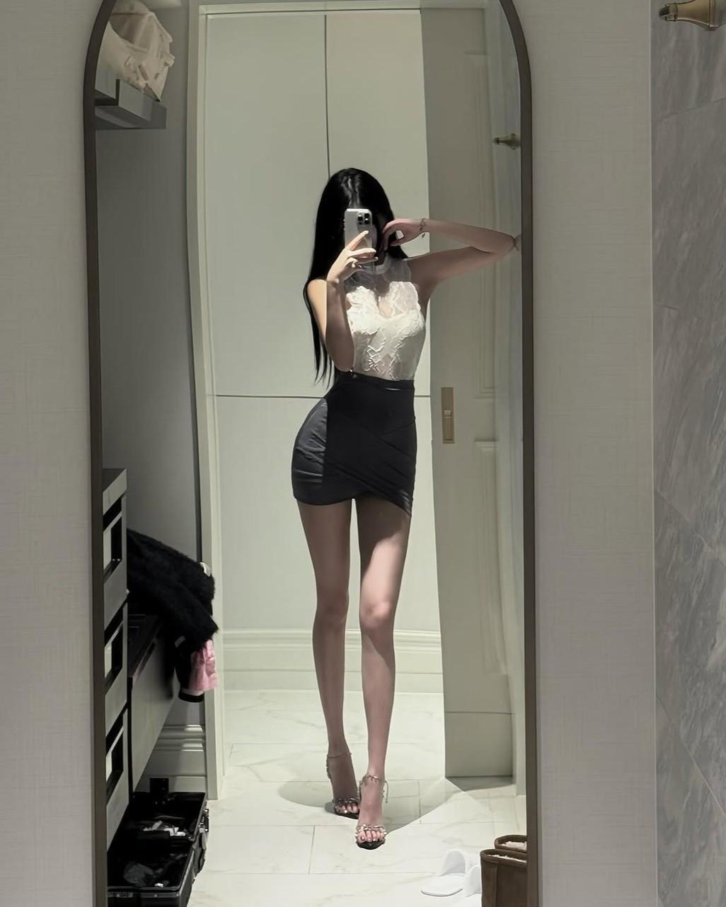 Bạch Nguyệt Quang Trong Lòng Chồng