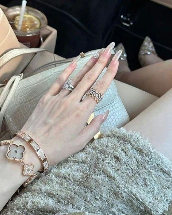 Quý Phi Luôn Rất Tỉnh Táo