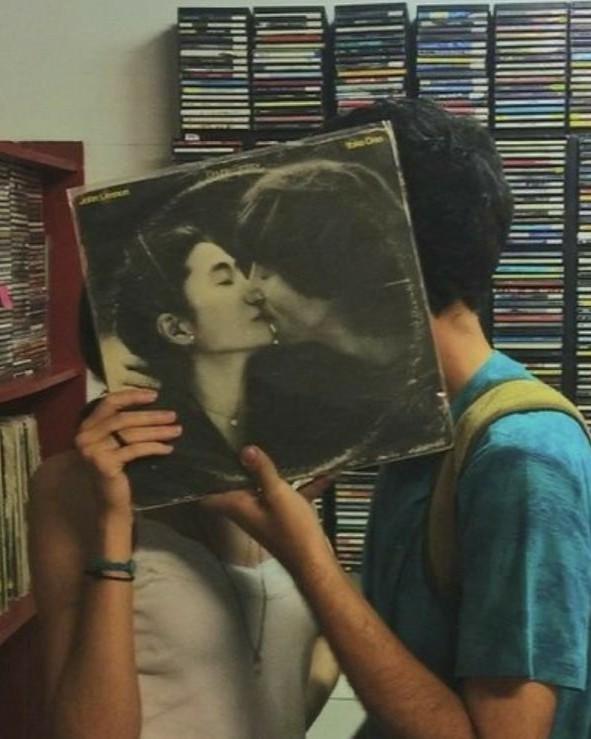 Ly Hôn Sau Món Quýt Đã Bóc Sẵn