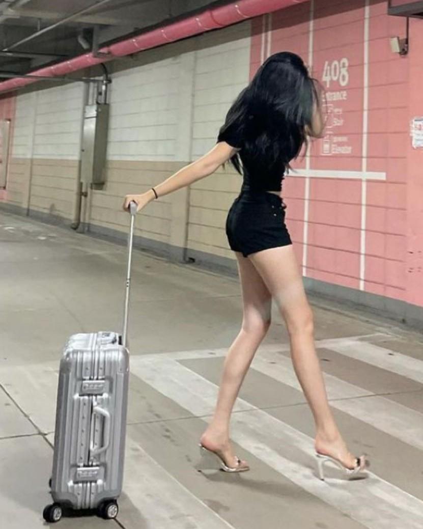 Ngày Tôi Ký Tên, Anh Đã Cưới Người Khác