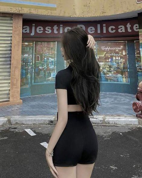 Khói Mưa Bán Hạ, Gió Thoảng Bán Hạ