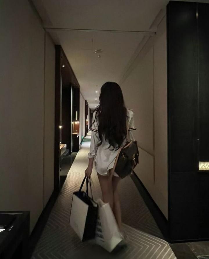 Quý Phi Giả Điên, Cả Cung Thất Thủ