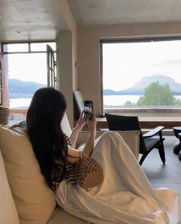 Đường Biên Của Sự Vô Tình