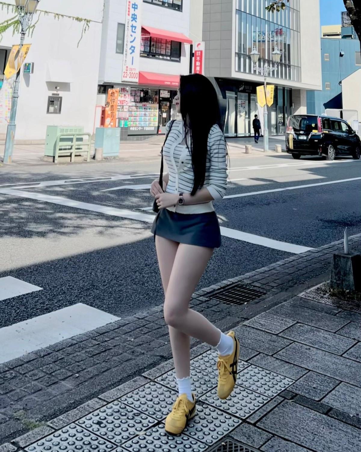 Tình Thâm Một Gối, Độc Rót Hai Người