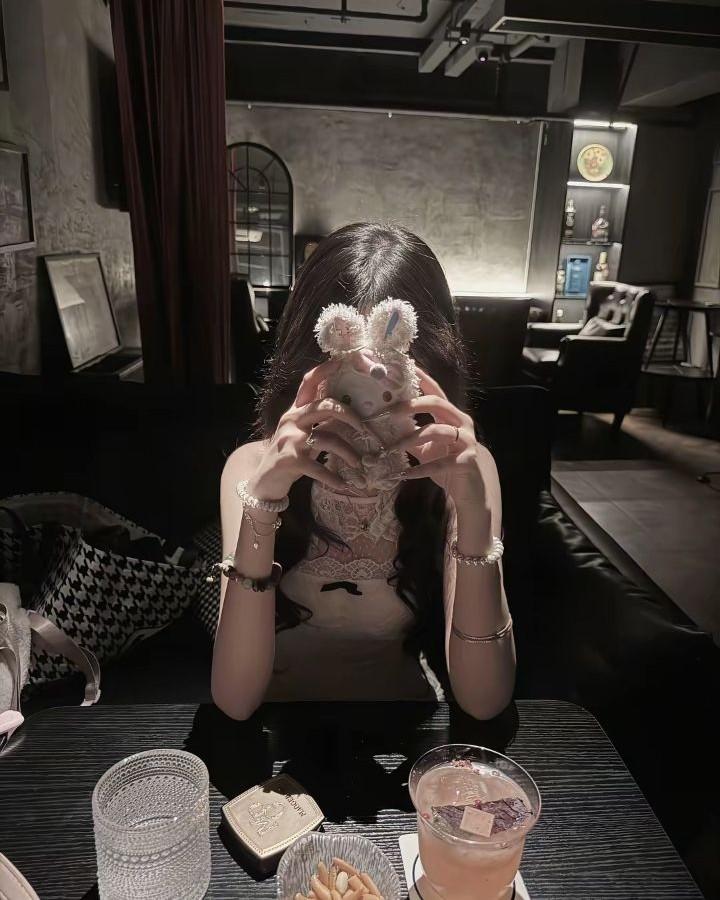 Hoàng Yến Ăn Tiền