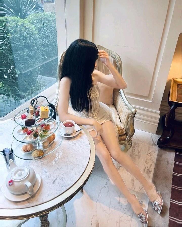 Ngày Ta Đi, Hắn Đang Thành Lễ