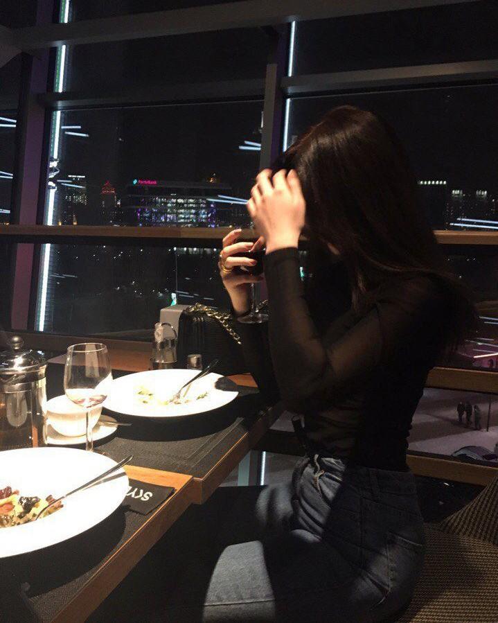 Tám Năm Yêu Trong Im Lặng