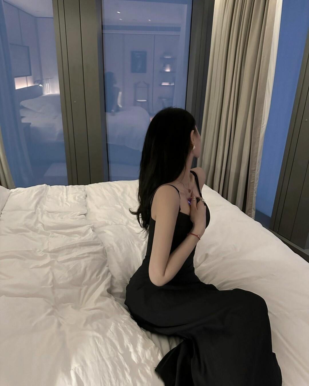 Sau Lưng Người Cũ, Tôi Nở Hoa