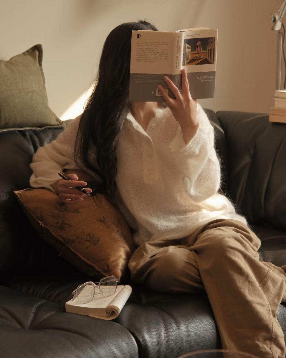 Bốn Chàng Hoàng Tử Và Cô Nàng Sinh Viên Nghèo