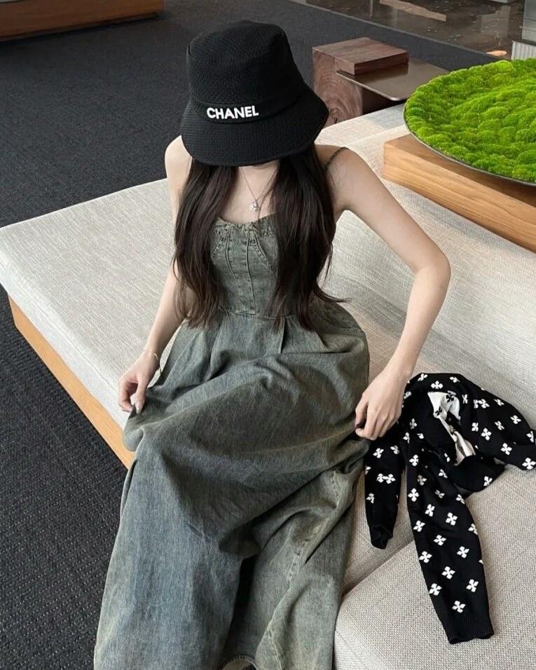 Những Dòng Chữ Trươc Cửa