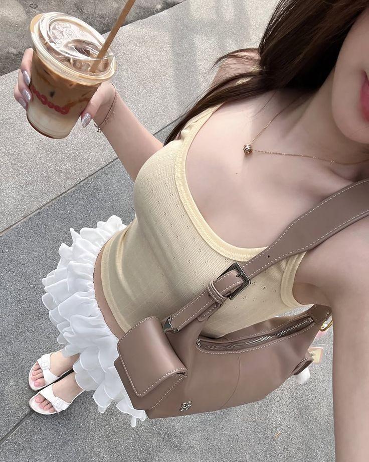 Giữa Danh Lợi Và Yêu Thương