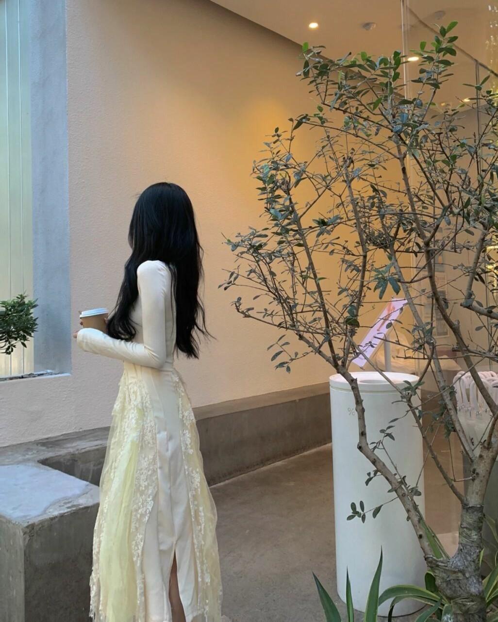 Người Thứ Ba Trên Con Đường Hạnh Phúc