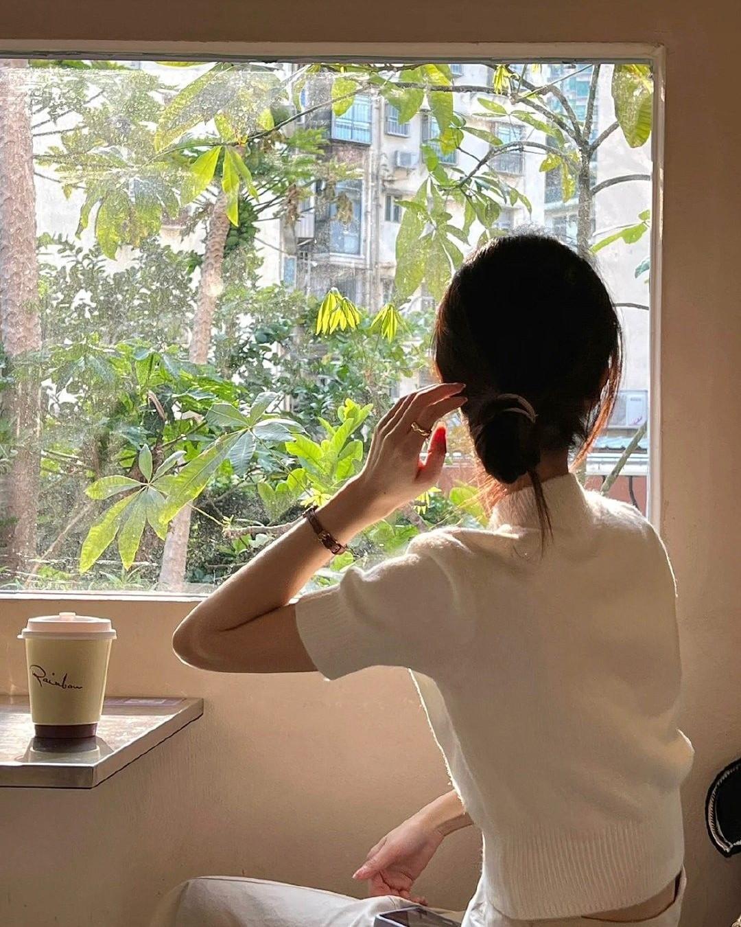 Mẹ Đơn Thân Bán Trà Sữa, Con Gái Đem Về Tổng Tài