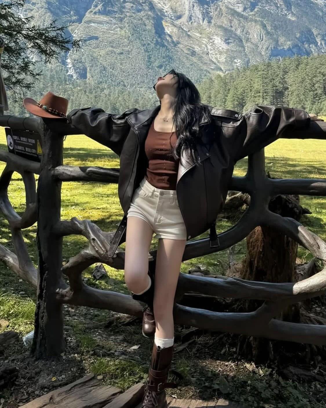 Con Ruột, Nhưng Bị Coi Là Người Ngoài