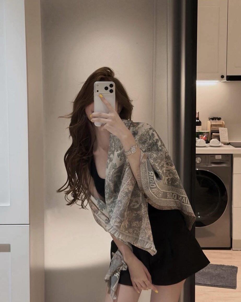 Bạn Cùng Phòng Dùng Ảnh Của Tôi Để Yêu Đương