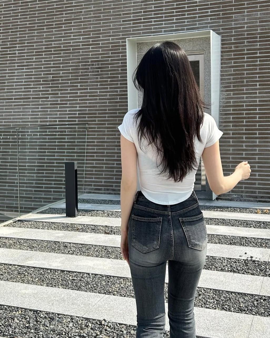 Cửa Đóng, Lòng Cũng Khép