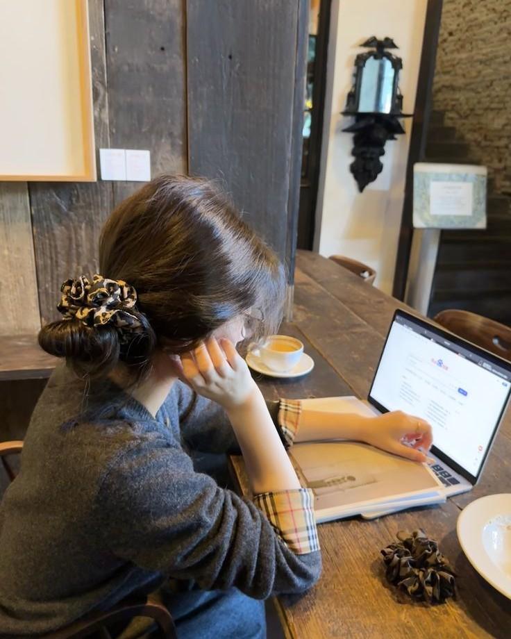 Người Lớn Trong Thế Giới Trẻ Thơ