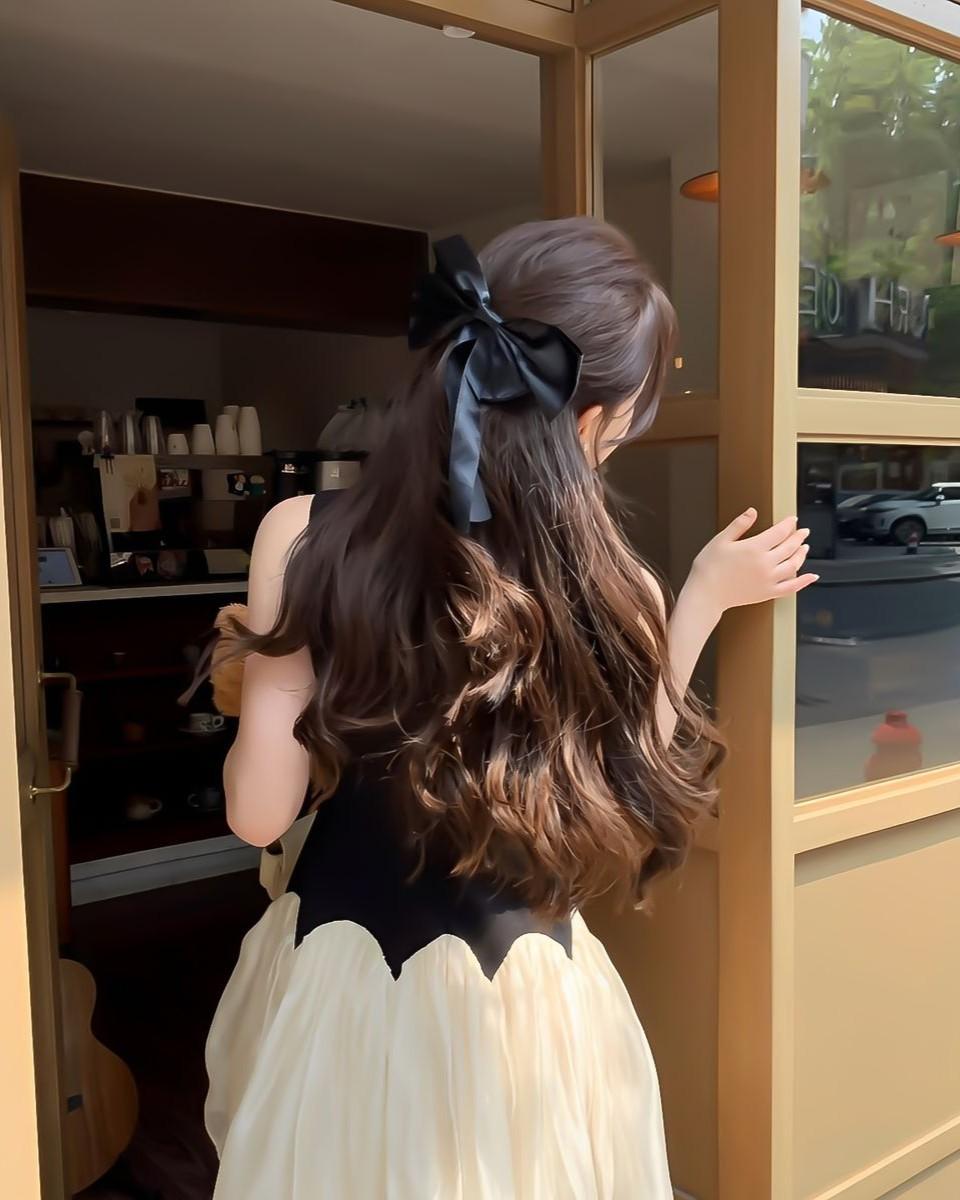 Người Nuôi Tôi Không Phải Là Tôi