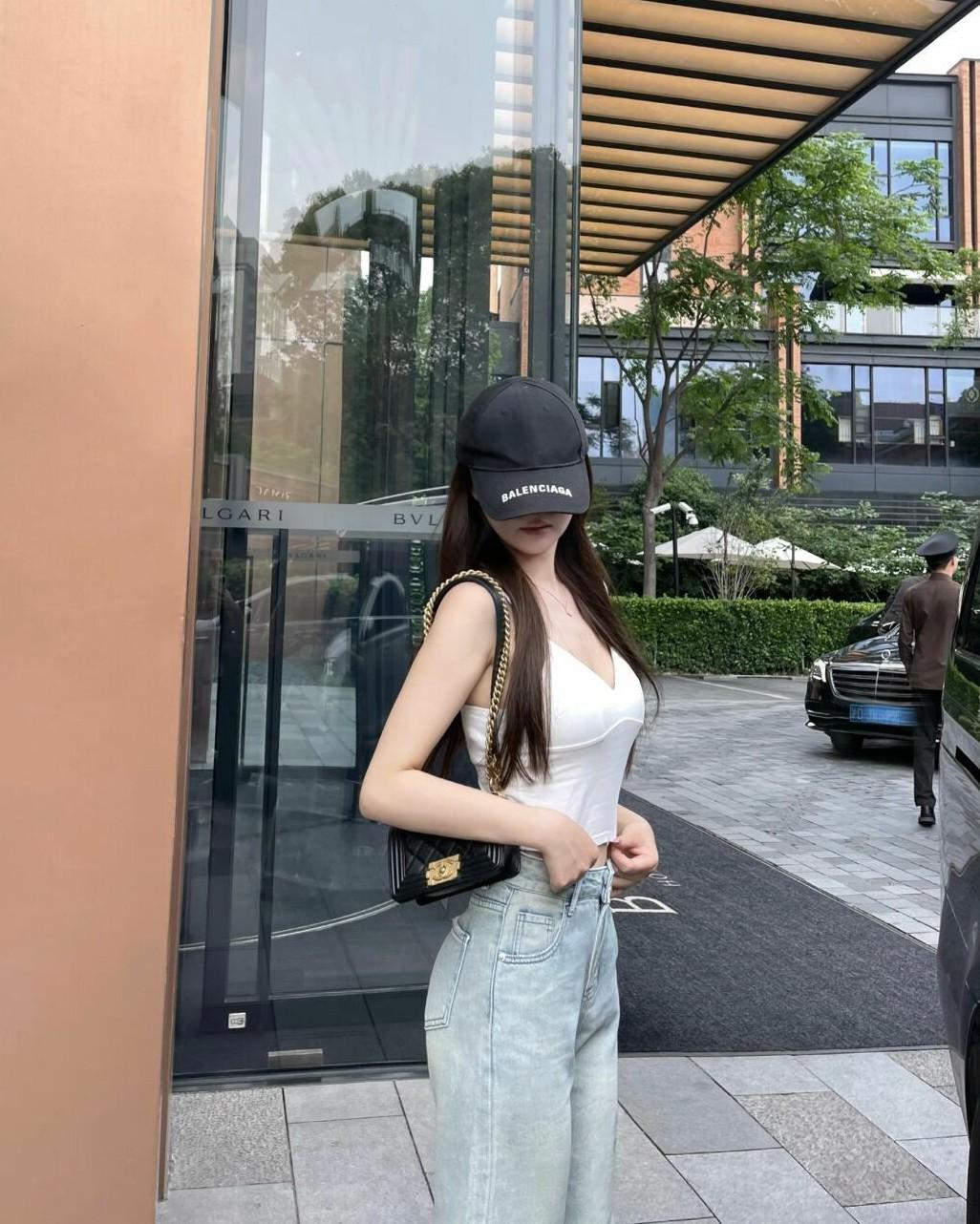 Một Sinh Mệnh Treo Lơ Lửng