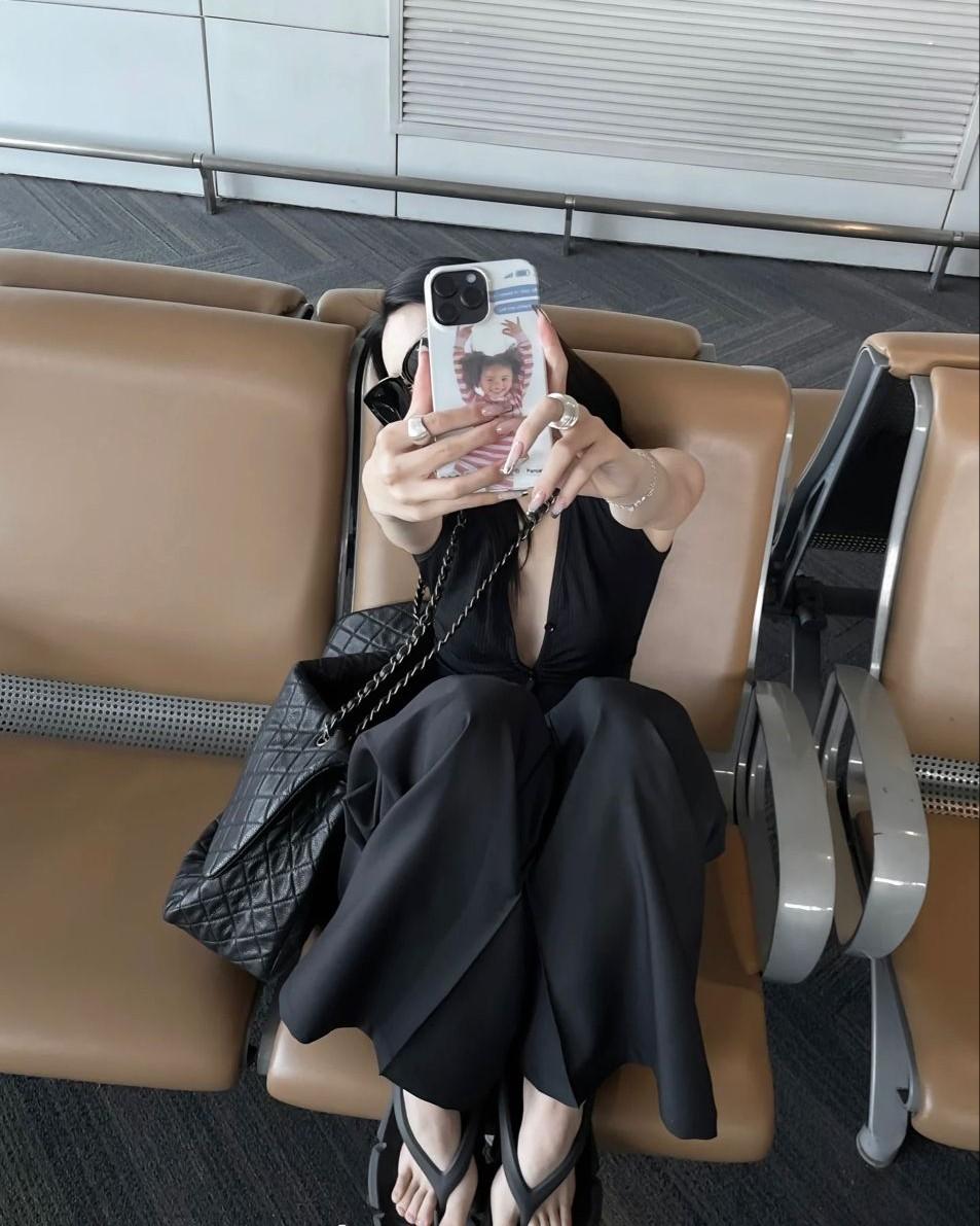 Người Đầu Chó Và Bí Ẩn Kinh Hoàng