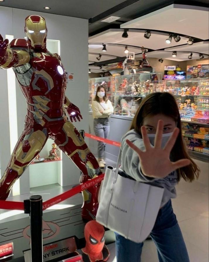 Hai Trái Quýt Và Nỗi Đau Của Chị