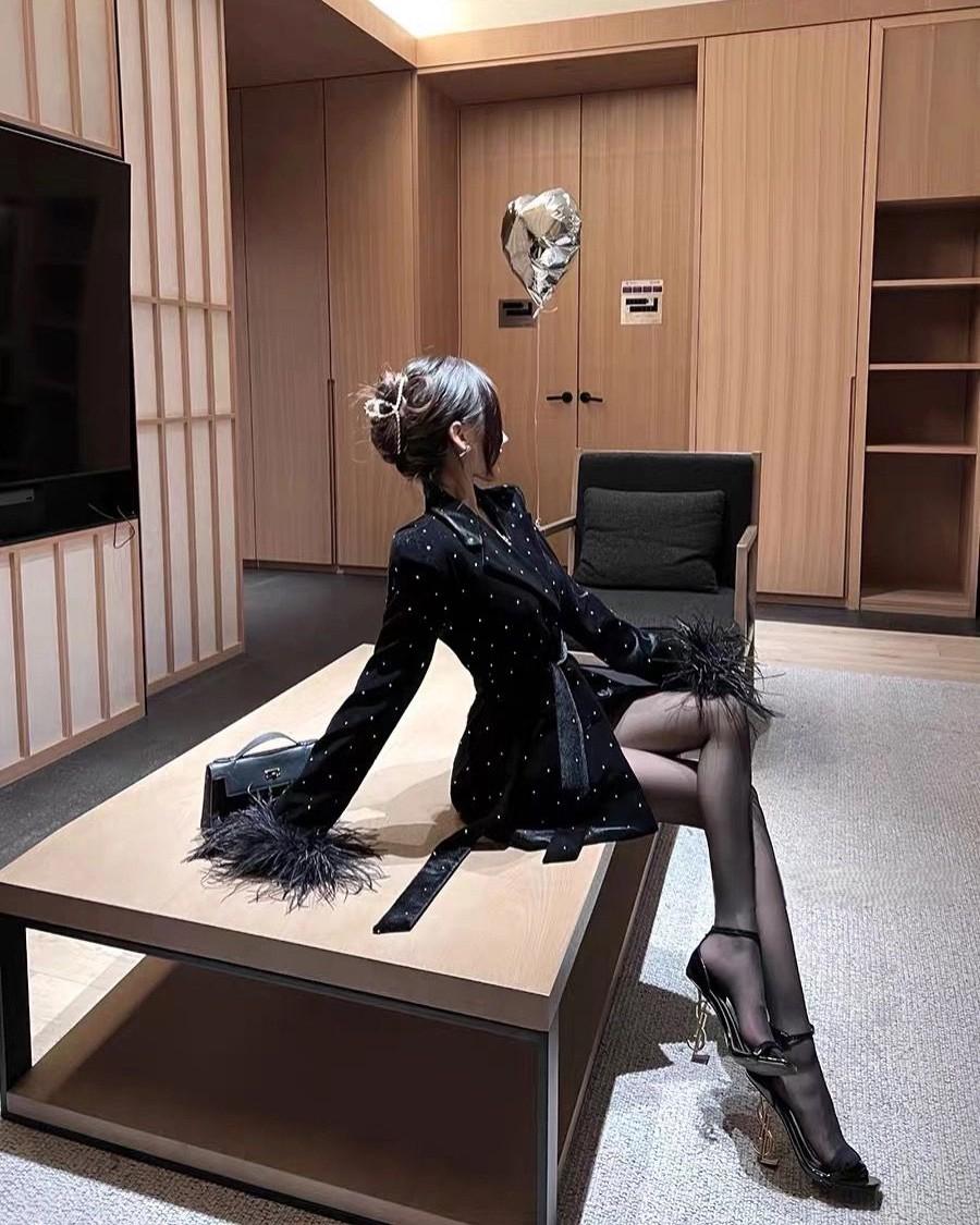 Tỷ Muội Họ Vinh