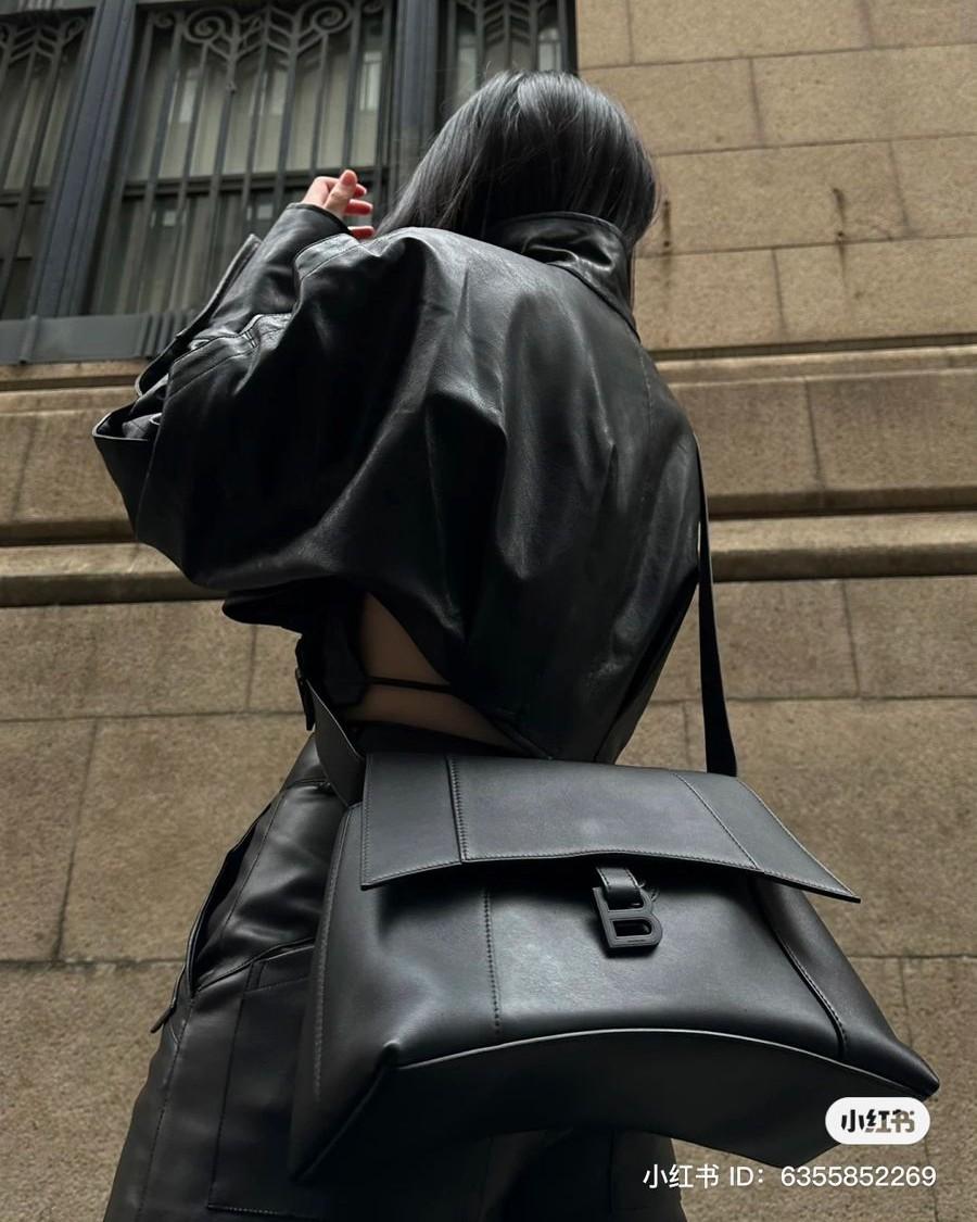 Ẩn Hôn Ba Năm, Lộ Diện Cả Công Ty