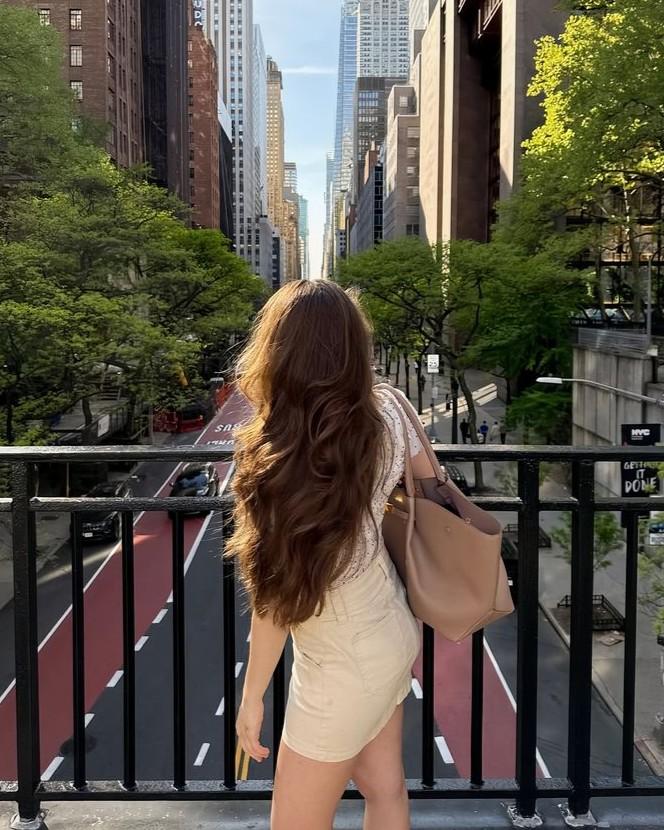 Bí Ẩn Đằng Sau Cánh Cửa