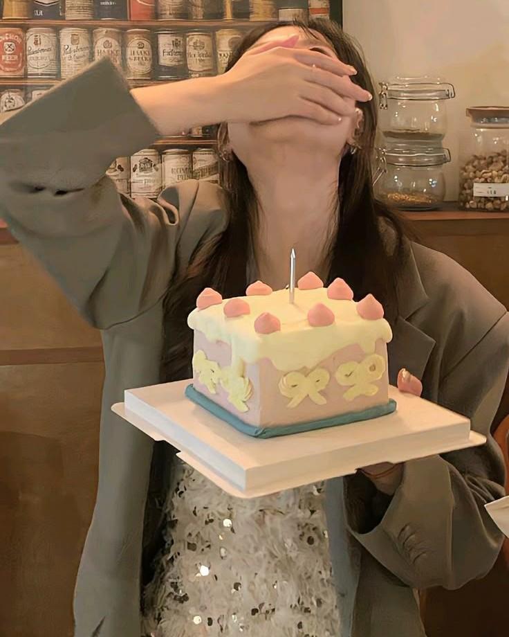 Mười Tám Bàn Tiệc Cưới Cho Chị, Năm Đồng Hồi Môn Cho Tôi